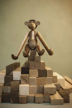 Hot Jubilæumsabe - Mellem Figurer