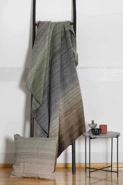 Savona Plaid Plaider